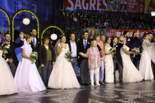 Noivos de Santo António também participaram no desfile