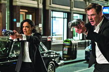 Tessa Thompson junta-se a Chris Hemsworth nesta nova aventura de ‘MIB - Homens de Negro’ 