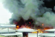 As chamas consumiram toda a parte fabril e os prejuízos são elevados