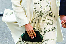 Ex-Spice usou vestido muito idêntico a um que Meghan vestiu na gravidez