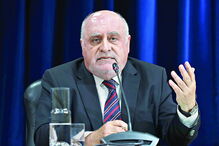 Capoulas Santos gere Agricultura 