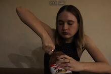 Ex-modelo devora um quilo de nutella em quatro minutos