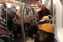 Tema da banda norte-americana entoou a carruagem do comboio em Nova Iorque