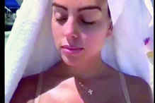 Gio surge com peito mais preenchido