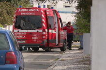 Homem barricado dentro de casa em Setúbal