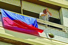 Polícia impediu qualquer acesso ao ‘Prédio Coutinho’ e refeições de moradores tiveram de ser içadas com uma corda 