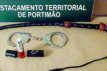 GNR apreendeu chicote e algemas 