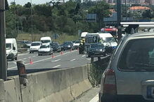 Capotamento de carro condiciona circulação no IC19 em Queluz de Baixo