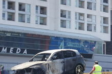 Chamas destroem carro na VCI no Porto junto ao Estádio do Dragão