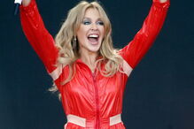 Kylie Minogue encanta fãs em festival 14 anos após batalha contra cancro da mama