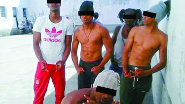 Cadeias querem dar telemóveis aos presos