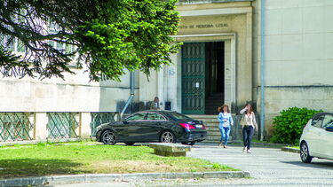 Feriado e greves retêm corpos na morgue em Coimbra