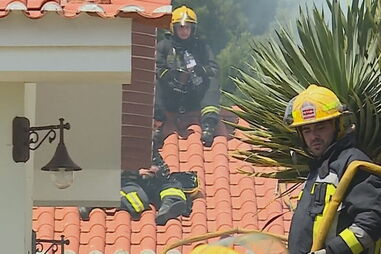 Chamas consomem armazém de lenha em Santa Maria da Feira