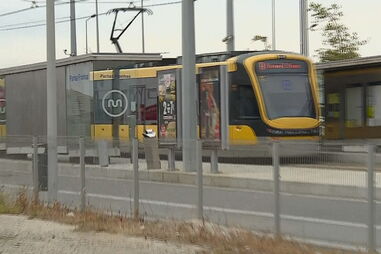 Um ferido após colisão entre carro e metro em Vila do Conde