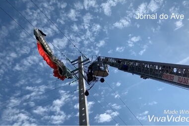 Parapente embate contra cabo elétrico em Santo Tirso