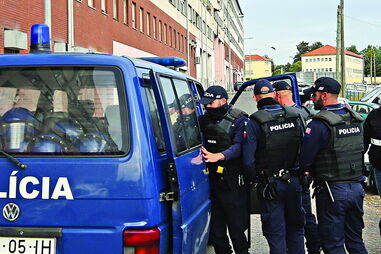 GNR empenhou ontem 275 militares na realização de 42 mandados de busca, na zona  de Loures e margem sul do tejo  