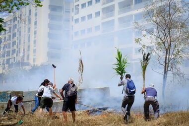 Moradores apagam incêndio no Bairro do Liceu em Setúbal 