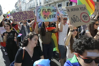 Associações LGBTI+ exigem conhecer parecer público de projetos sobre identidade de género