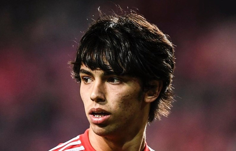 João Félix visita estúdio de tatuagens - Desporto ...