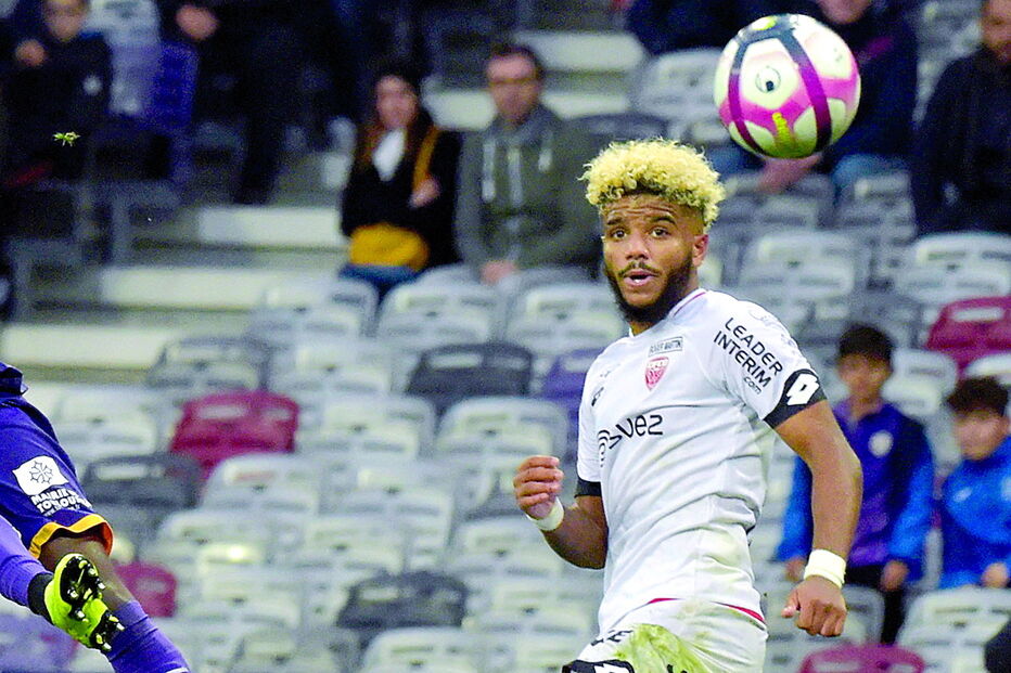Valentin Rosier, lateral-direito de 22 anos do Dijon, deverá assinar por cinco temporadas 