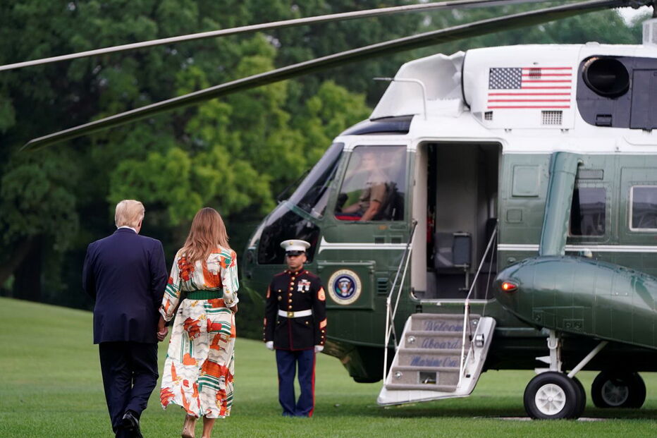 Donald Trump e a primeira-dama Melania na partida da Casa Branca para Londres