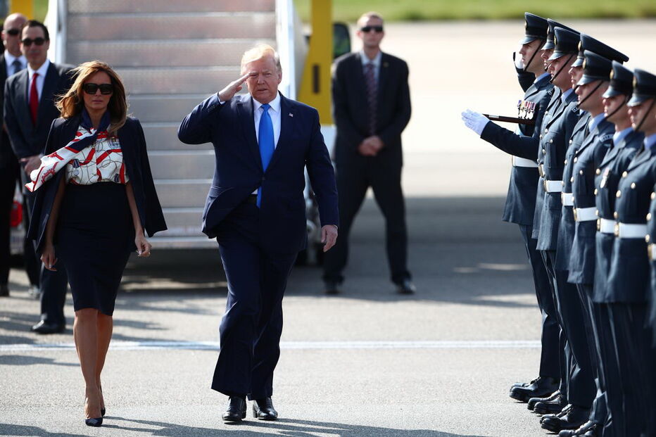 Donald Trump e Melania chegam ao Reino Unido 