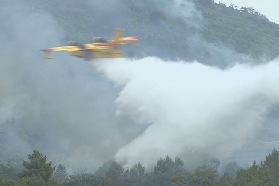 Cinco meios aéreos combateram incêndio em Bragança