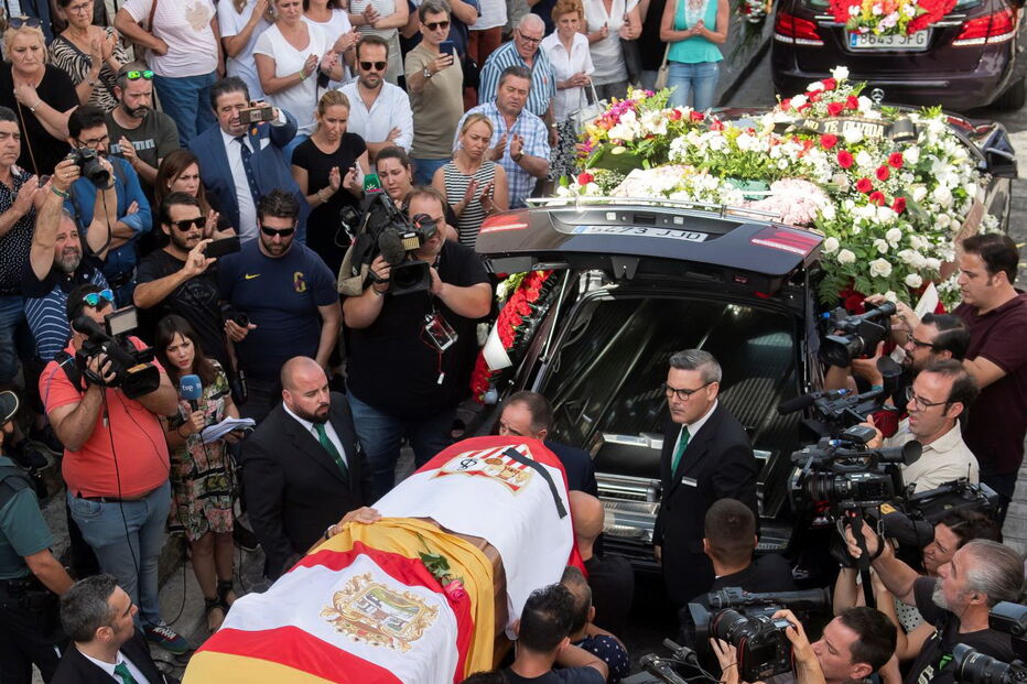 Centenas de pessoas nas cerimónias fúnebres de Reyes em Utrera