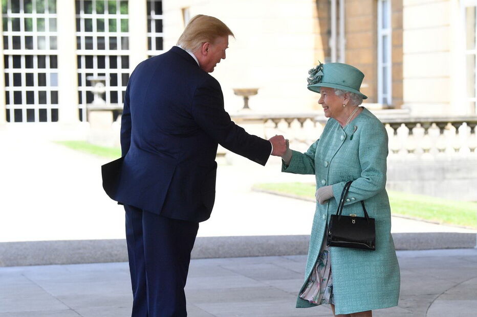 Donald Trump e Melania recebidos em Buckingham