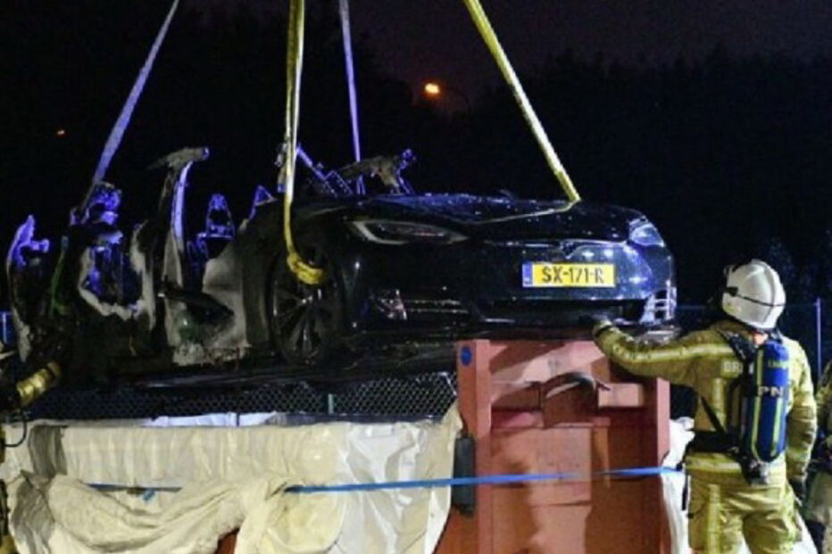 Tesla Model S incendiou-se enquanto carregava bateria