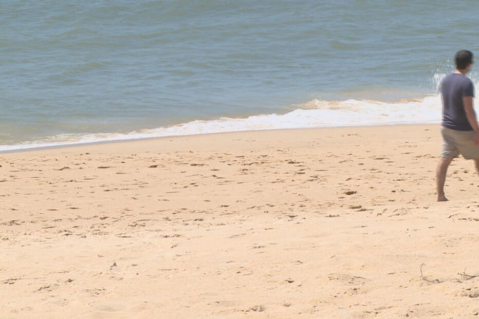 Bancário nudista abusa do filho na praia em Tavira