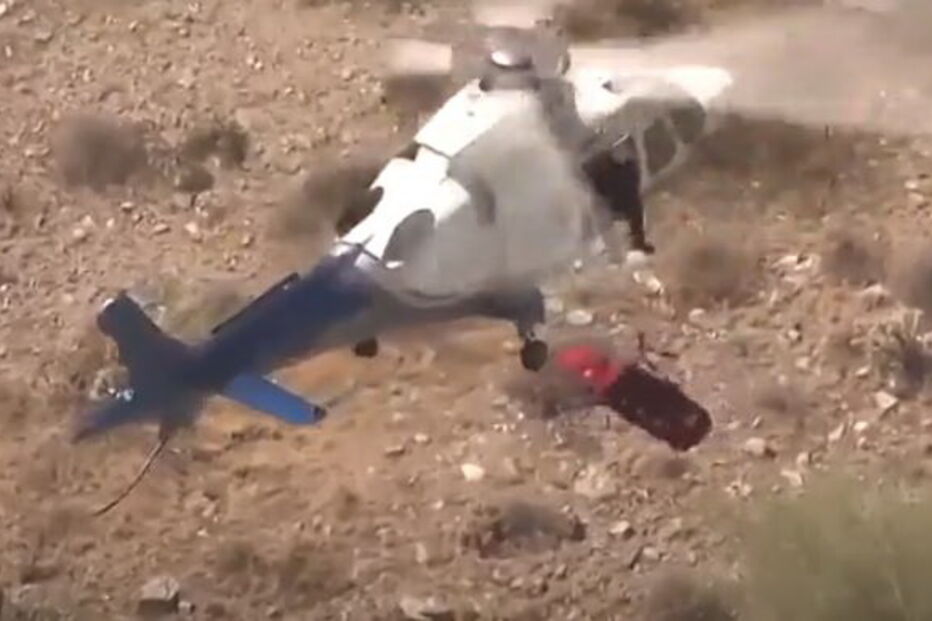 Pior resgate de helicóptero de sempre? Maca que transporta mulher gira a grande velocidade
