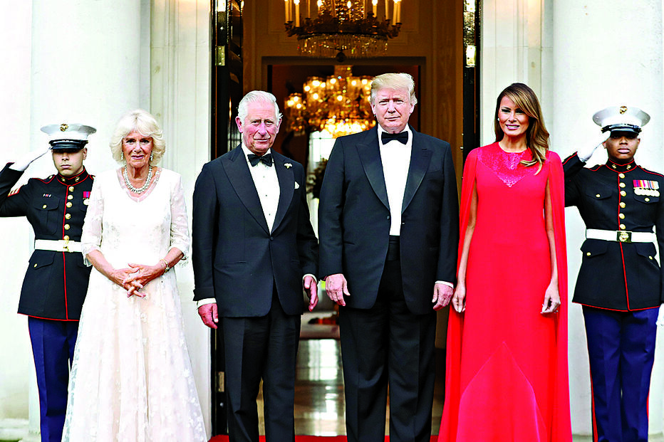 Trump dá jantar na embaixada americana durante visita ao Reino Unido