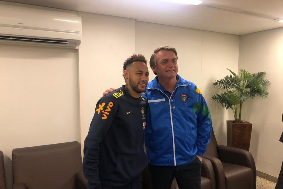 Jair Bolsonaro foi ao hospital visitar Neymar