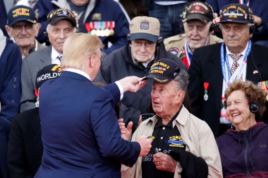 Dia D foi há 75 anos. Trump e Macron na cerimónia de comemoração em França