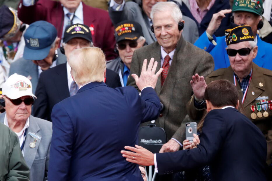 Dia D foi há 75 anos. Trump e Macron na cerimónia de comemoração em França