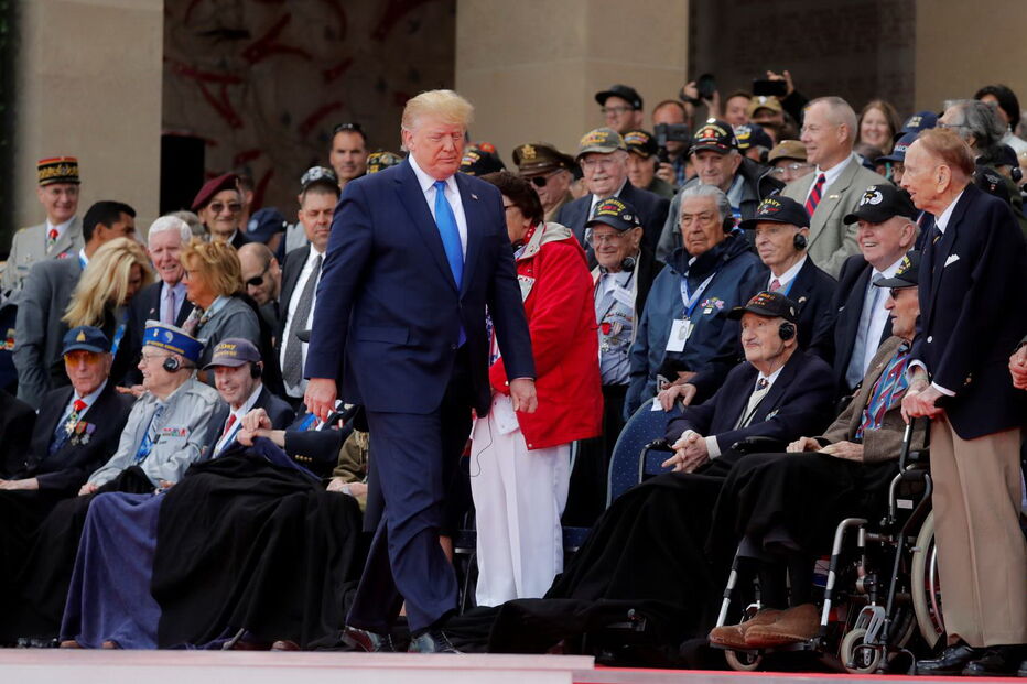 Dia D foi há 75 anos. Trump e Macron na cerimónia de comemoração em França