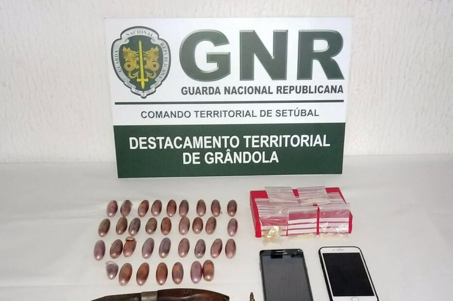 Suspeitos pretendiam inserir os estupefacientes num estabelecimento prisional.