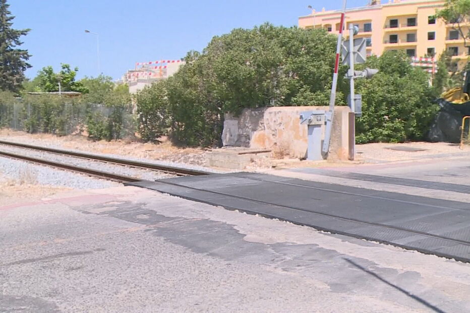 Homem em estado grave após ser atropelado por comboio em Faro