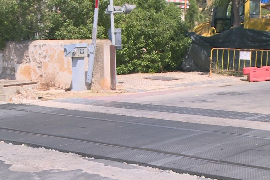 Homem em estado grave após ser atropelado por comboio em Faro