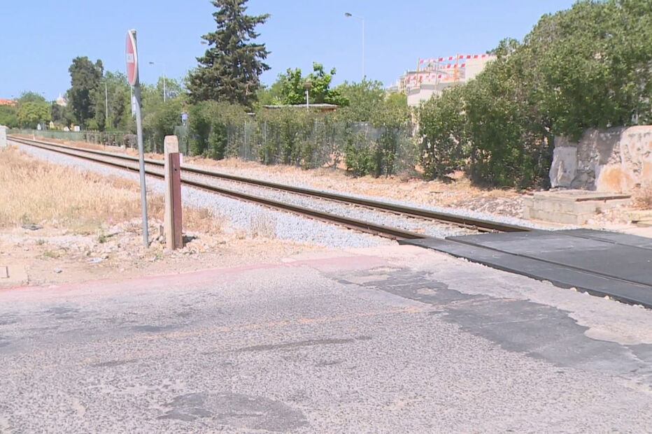 Homem em estado grave após ser atropelado por comboio em Faro