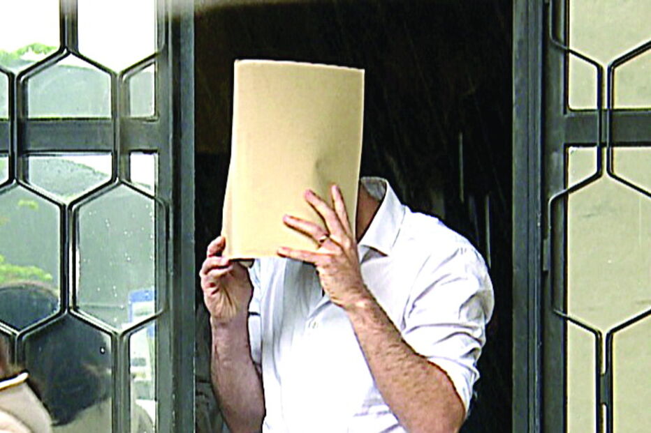 Arguidos taparam todos a cara à saída da Polícia Judiciária de Braga. Interrogatórios em tribunal continuam esta sexta-feira