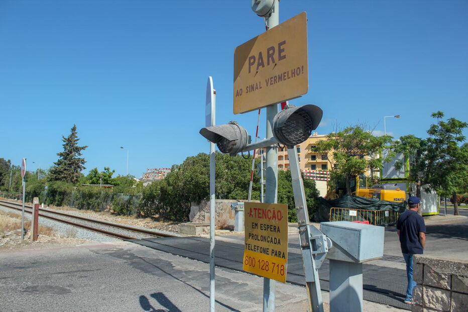 Colhido por comboio quando ia buscar o pão em Faro