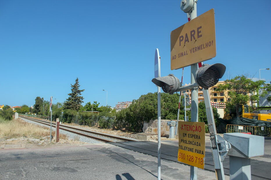 Colhido por comboio quando ia buscar o pão em Faro