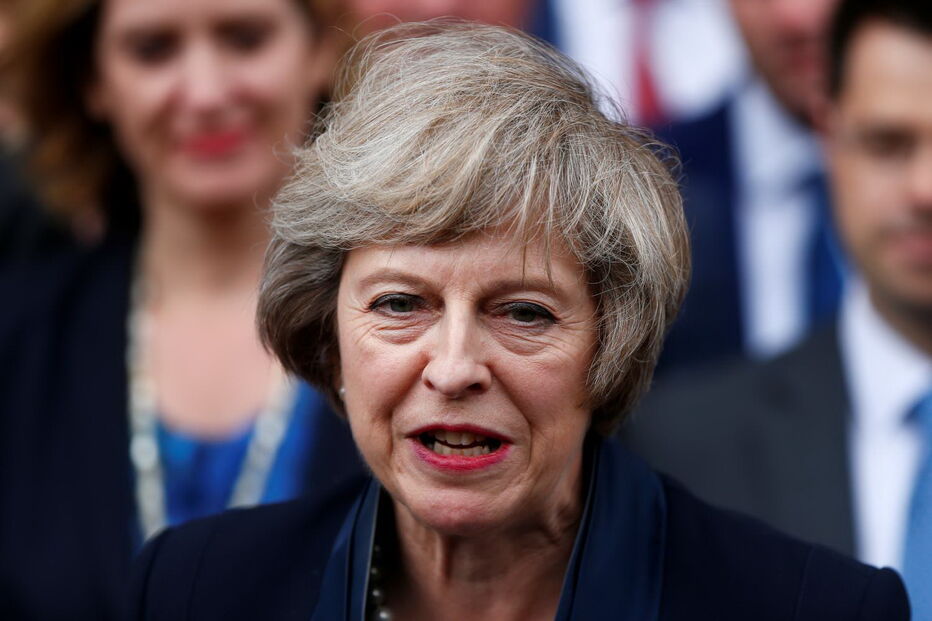 Theresa May já assinou carta de demissão no Reino Unido
