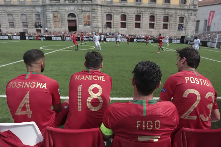 Antigos craques portugueses brilham em jogo das estrelas