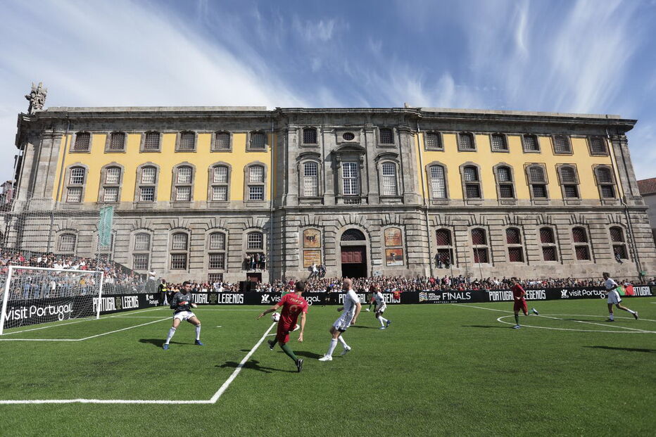 Antigos craques portugueses brilham em jogo das estrelas