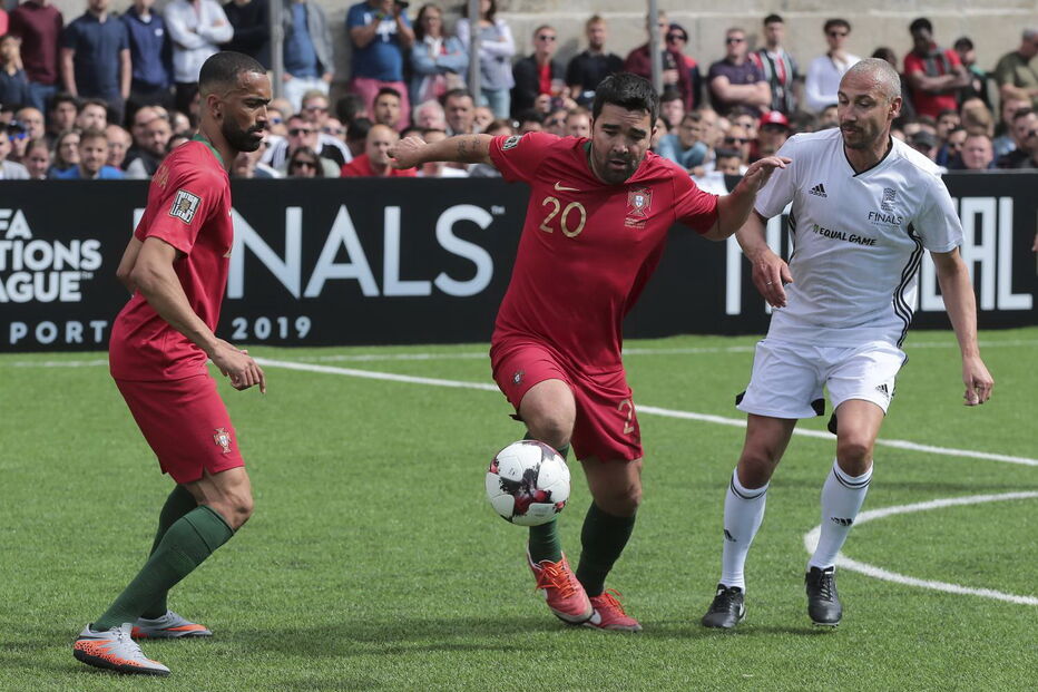 Antigos craques portugueses brilham em jogo das estrelas