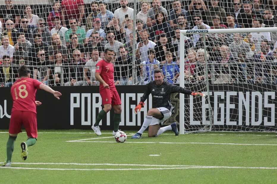 Antigos craques portugueses brilham em jogo das estrelas
