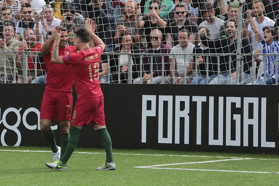 Antigos craques portugueses brilham em jogo das estrelas
